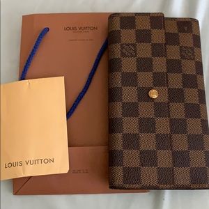 SOLD louis vuitton LV damier long trifold wallet